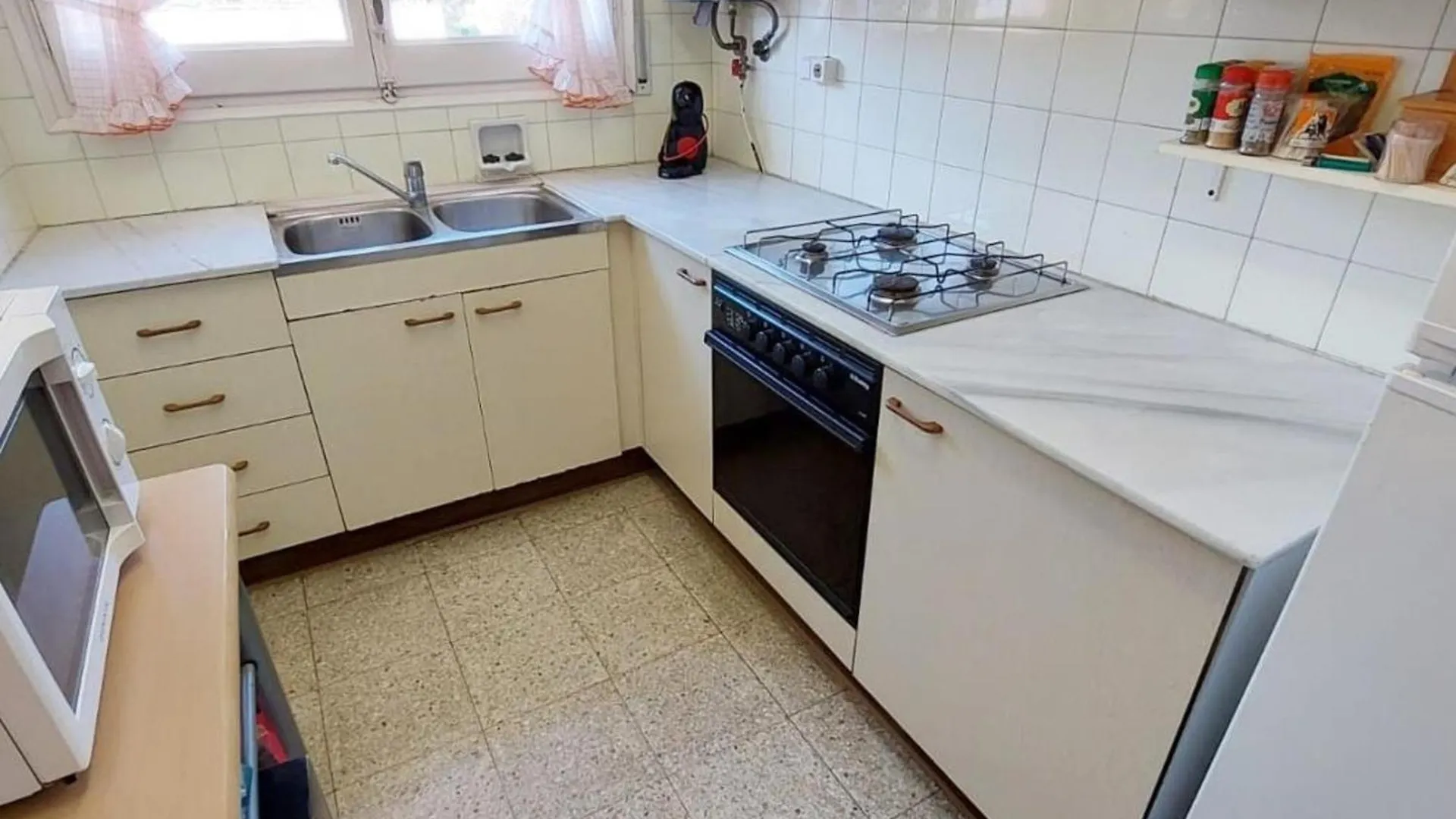 Apartamento Acogedor Para 6 Personas En El Centro De Llanca, Cerca De Playas Y Actividades Familiares - Es-170-88 0*,  İspanya